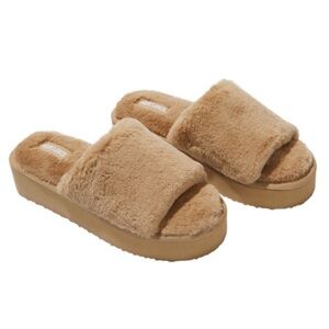 NEW Muk Luks Kirstey Faux Fur Slide Platform Slides in Irish Cream Size Medium